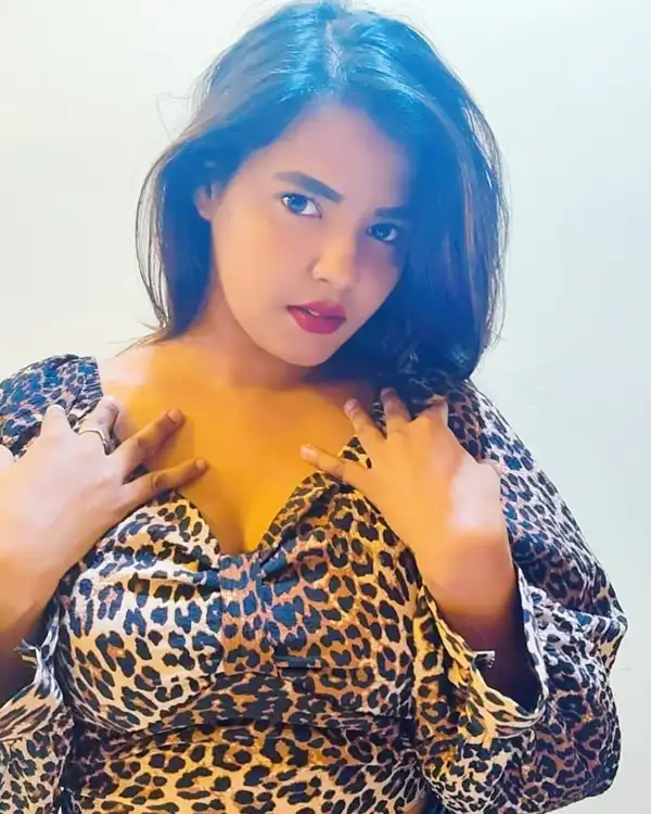 Sakshi vip call girls in Rajkot